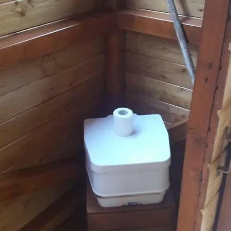 Botel Hausboot / Floss Canow