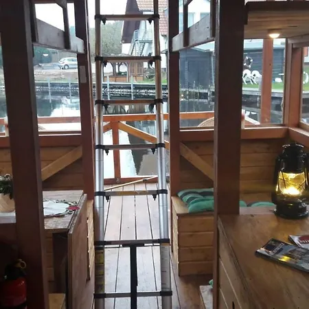 Hausboot / Floss Botel Canow