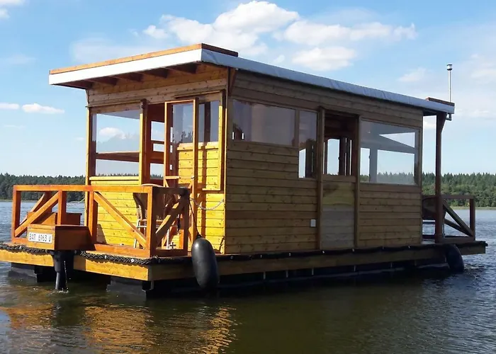 ספינת מלון Hausboot / Floss Canow