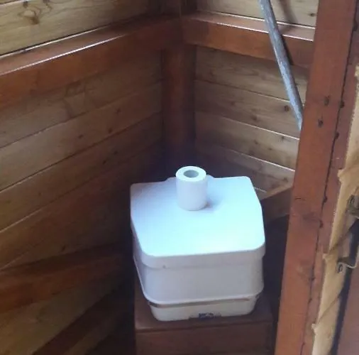 ספינת מלון Hausboot / Floss Canow