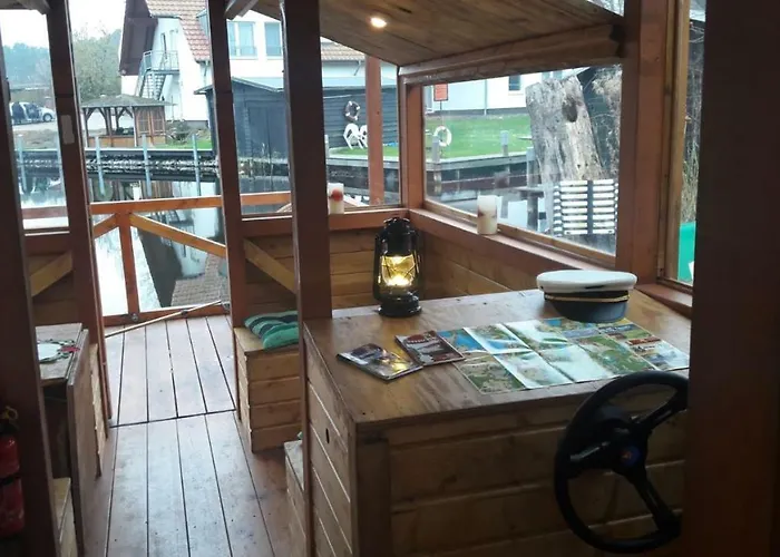 Hausboot / Floss ספינת מלון