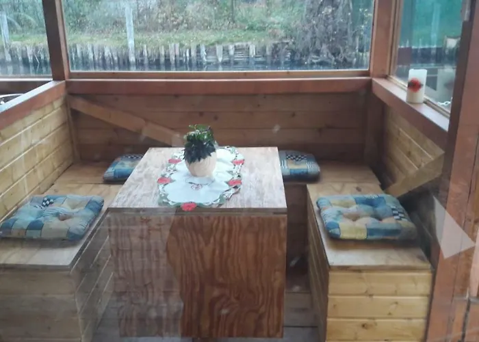 Hausboot / Floss ספינת מלון