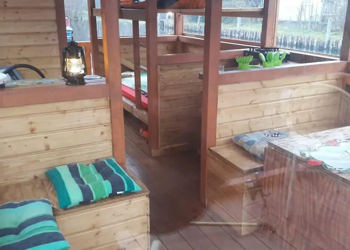 Hausboot / Floss * Canow