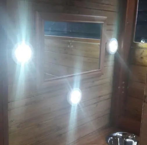 Hausboot / Floss ספינת מלון *