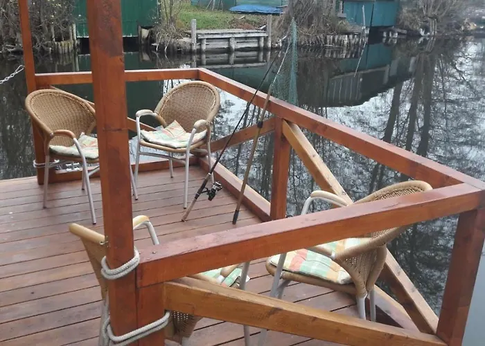 Hausboot / Floss ספינת מלון *